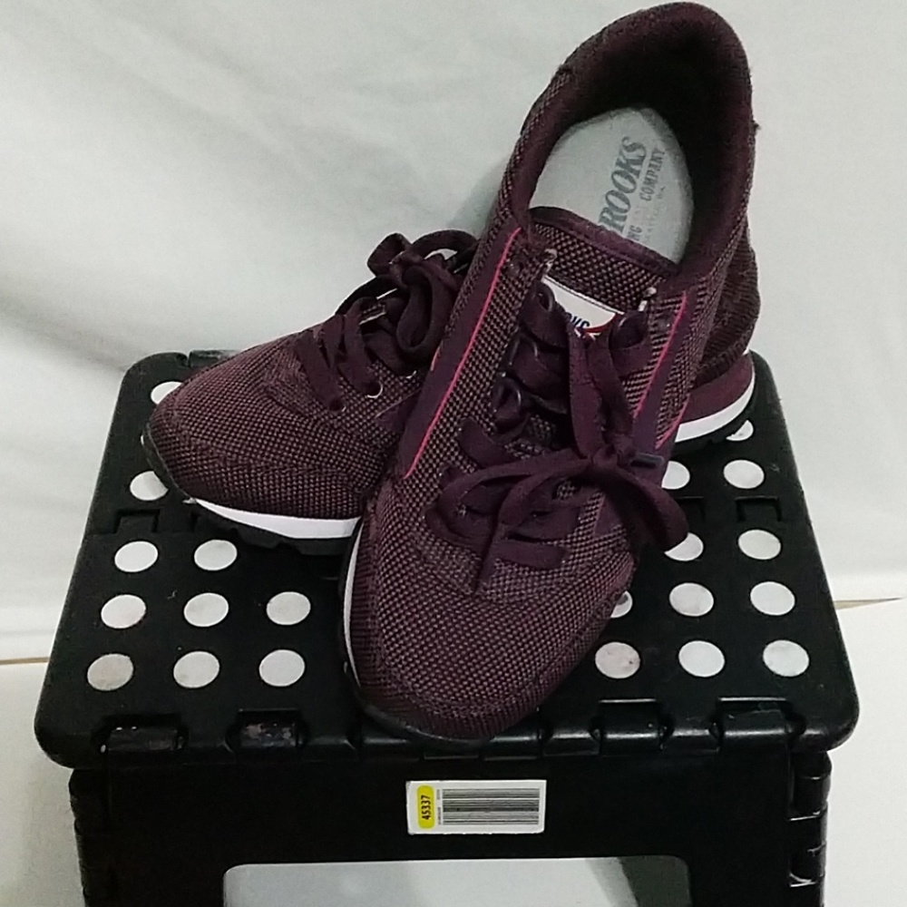 Like new Brooks purple